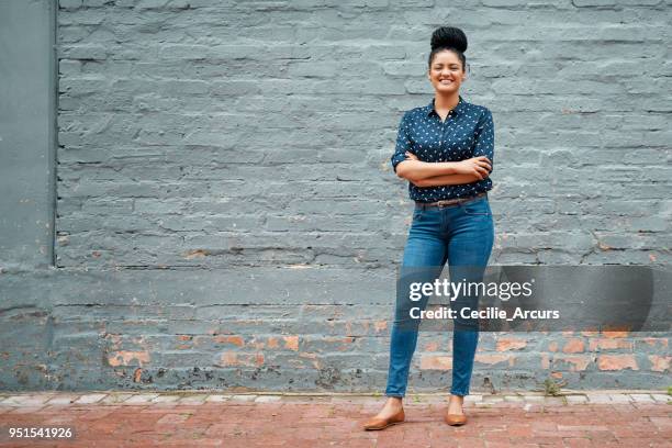 credibilidad significa permanecer fiel a usted - estar de pie fotografías e imágenes de stock