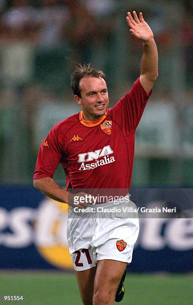 Abel Balbo of Roma waves during the Pre-Season Friendly match against AEK Athens at the Stadio Olimpico in Rome. \ Mandatory Credit: Claudio Villa...