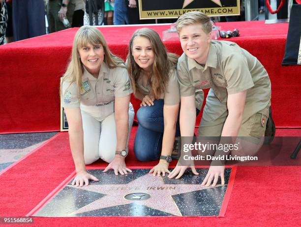 Conservationists/TV personalities Terri Irwin, Bindi Irwin and Robert Irwin attend Steve Irwin being honored posthumously with a Star on the...