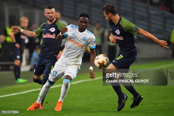 Marseille's Cameroonian forward Clinton Njie vies with Salzburg's Kosovan midfielder Valon Berisha and Salzburg's Austrian defender Andreas Ulmer...