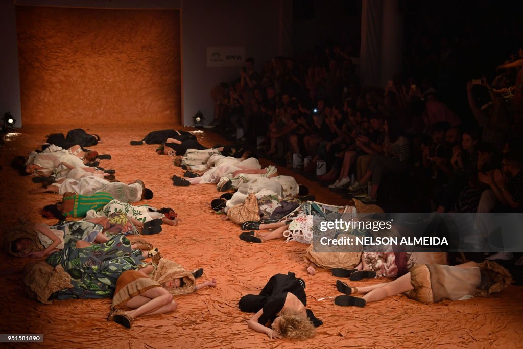 TOPSHOT-FASHION-BRAZIL-SPFW-RONALDO FRAGA
