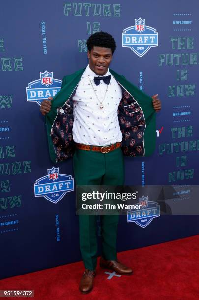 Lamar Jackson of Louisville poses on the red carpet prior to the start of the 2018 NFL Draft at AT&T Stadium on April 26, 2018 in Arlington, Texas.