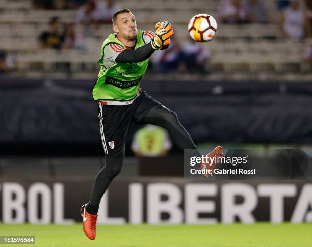 Franco Armani of River Plate warms up prior a match between River Plate and Emelec as part of Copa CONMEBOL Libertadores 2018 at Estadio Monumental...