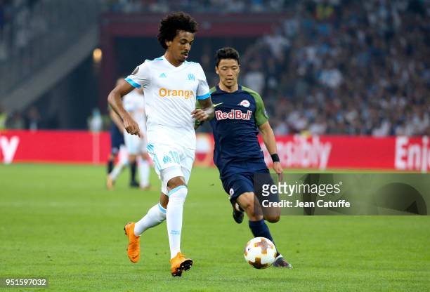 Luiz Gustavo of OM, Hee-Chan Hwang of RB Salzburg during the UEFA Europa League semi final first leg match between Olympique de Marseille and FC Red...