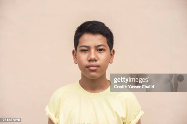 teenage boy portrait - indonesian ethnicity stock-fotos und bilder