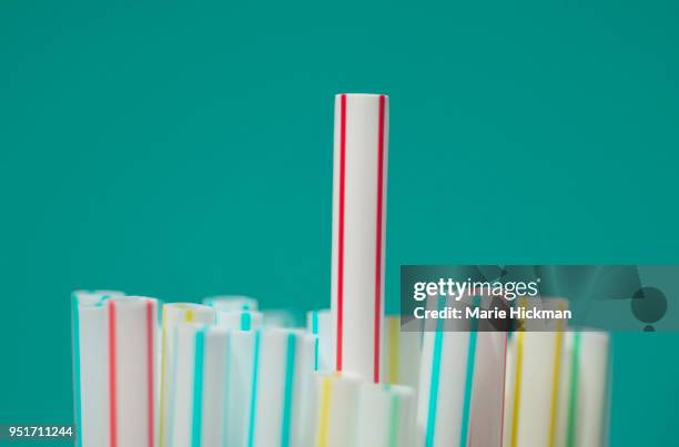 group of straws with one sticking up in the middle, objects being banned by some countries. - straw foto e immagini stock