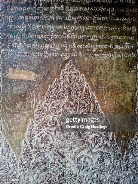 angor wat temple carvings cambodia - harvest cathedral stockfoto's en -beelden