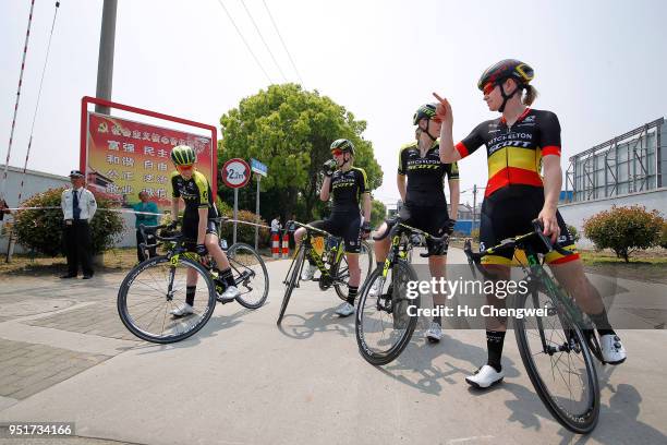 Start / Jolien D'hoore of Belgium and Team Mitchelton-Scott / Sarah Roy of Australia and Team Mitchelton-Scott / Gracie Elvin of Australia and Team...