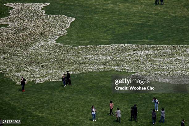 Seoul, SOUTH KOREA People walk around Seoul Square decorated with Marguerite in the shape of Korean Peninsula on April 27, 2018 in Seoul, South...