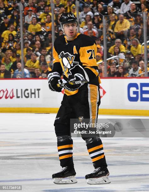 Evgeni Malkin of the Pittsburgh Penguins skates against the Philadelphia Flyers in Game Five of the Eastern Conference First Round during the 2018...