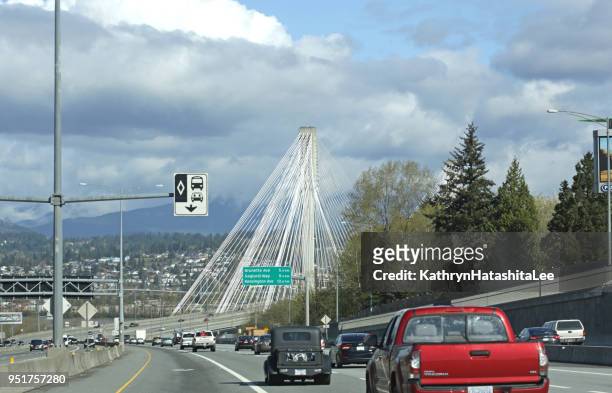 traffico del ponte di port mann nel surrey, canada - autostrada transcanadese foto e immagini stock