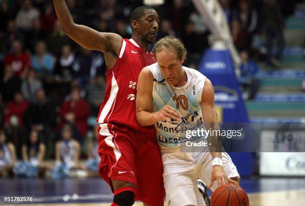 EclipseJet's Victor Thomas and Mons' Travis Conlan fight for the ball during the Eurochallenge match Dexia Mons Hainaut vs EclipseJet My Guide...