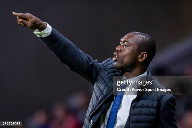 Coach Clarence Seedorf of Deportivo La Coruna gestures during the La Liga 2017-18 match between Atletico de Madrid and Deportivo La Coruna at Wanda...