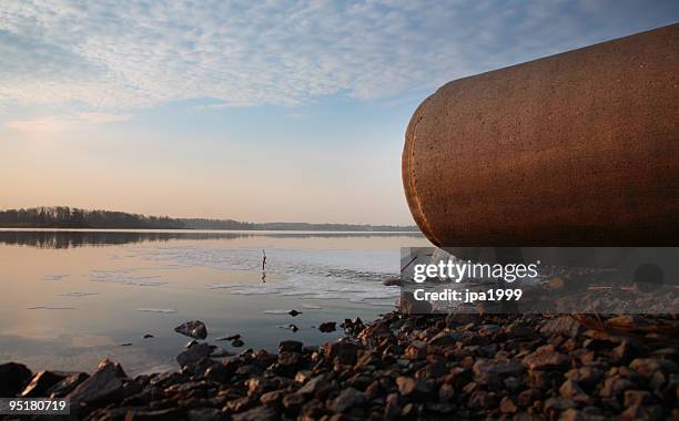 sewer pipe - sewage stockfoto's en -beelden