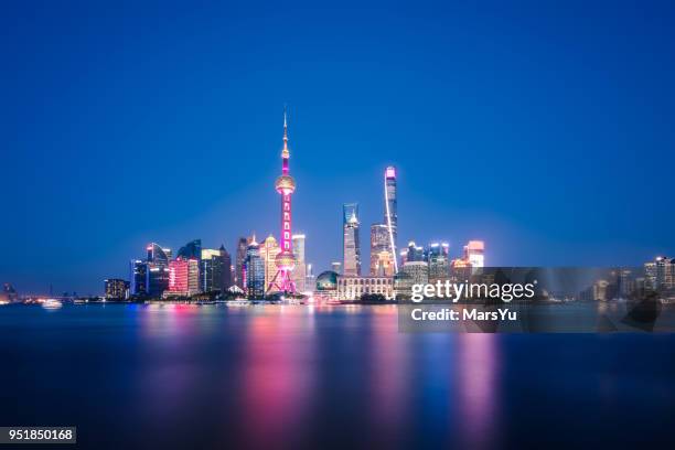 shanghai bund skyline panorama - shanghai sunset stock pictures, royalty-free photos & images