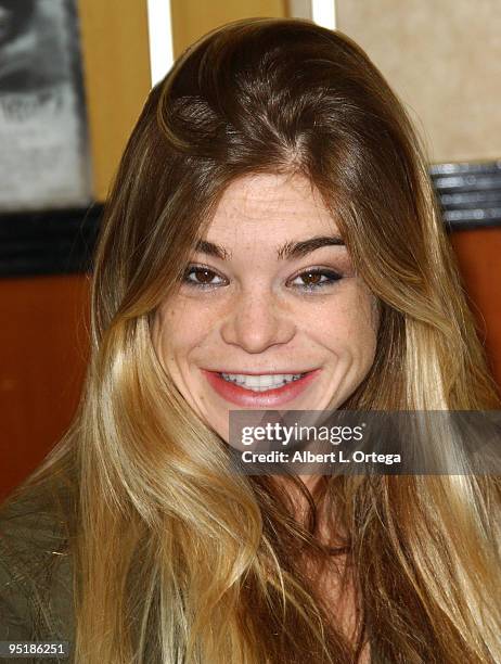 97 Ellen Muth Stock Photos, High-Res Pictures, and Images - Getty Images
