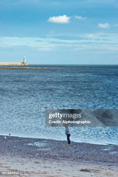 tynemouth pier - north shields stock-fotos und bilder