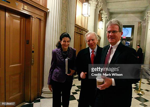 Sen.Tom Coburn walks with Sen. Joseph Lieberman and Sen. Olympia Snowe before a vote at the US Capitol on December 24, 2009 in Washington, DC. The...