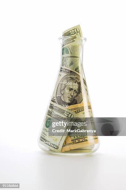 research geld 2 - becherglas stock-fotos und bilder