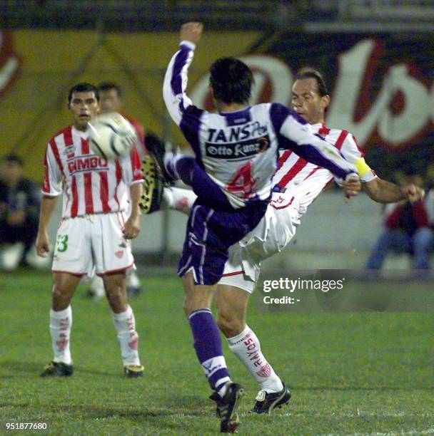 Ernest Arakaki , of the Alianza Lima, fights for the ball against Louis Zague , of Necaxa, during the game in Lima 09 October 2001. Ernesto Arakaki ,...