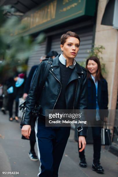 Model Loane Normand Photos Photos and Premium High Res Pictures - Getty ...