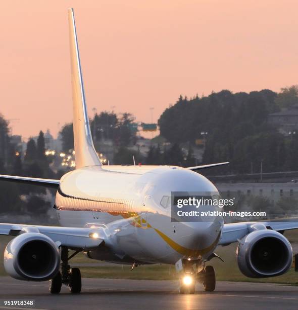 737 Jet 19 Jet Airways Boeing 737 800 Stock Photos, High-Res Pictures, and ...