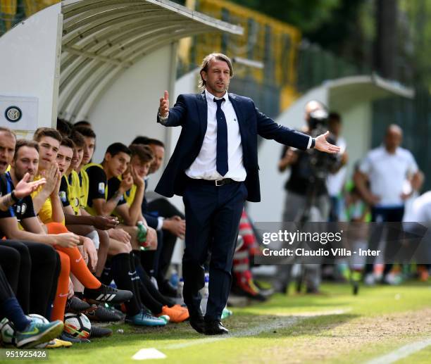 Head coach FC Internazionale Stefano Vecchi reacts during the Primavera Serie A match between FC Internazionale U19 and SS Lazio U19 at Stadio Breda...