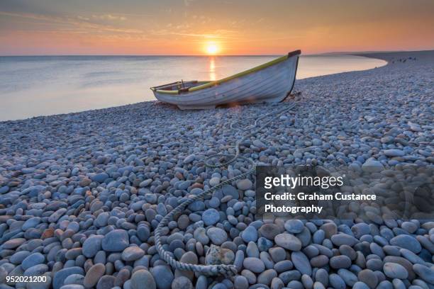 chesil beach sunset - praia de chesil imagens e fotografias de stock