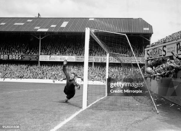 English League Division Two match at The Dell. Southampton 1 v Everton 0. Everton goalkeeper Ted Sagar in action during the match during a Saints...