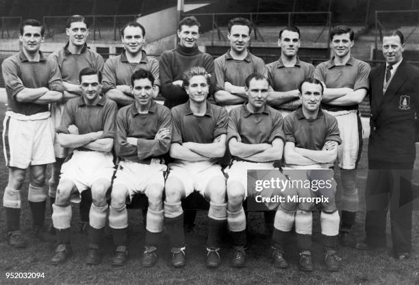 Everton team pose for a group photograph, 28th January 1955. Back row left to right: George Rankin, John Parker, Peter Farrell, Jimmy O' Neill, Tommy...