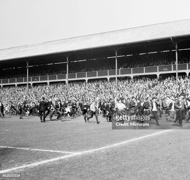 Blackburn Rovers v Manchester United, league match at Ewood Park, Saturday 3rd April 1965. Half time score 0-0. Manchester United and Blackburn...