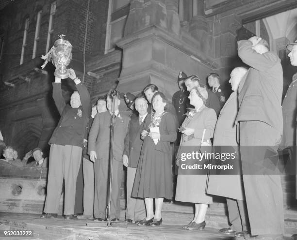 Alan Prescott holds the Rugby League Cup aloft as the St Helens team arrive at the Town Hall for a civic reception to celebrate their 13-2 victory...