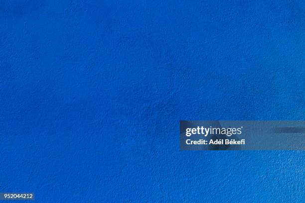 blue wall - blue wall stock pictures, royalty-free photos & images