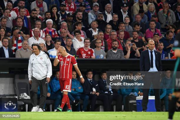 Arjen Robben of Bayern Munich walks off the pitch after injury during the UEFA Champions League Semi Final First Leg match between Bayern Muenchen...