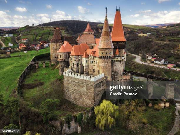 corvin castle - castelul corvinilor stockfoto's en -beelden