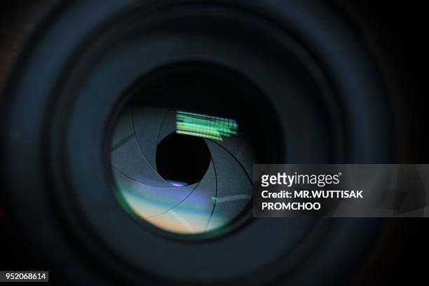 camera lens.digital camera lens close up. - movie camera stockfoto's en -beelden