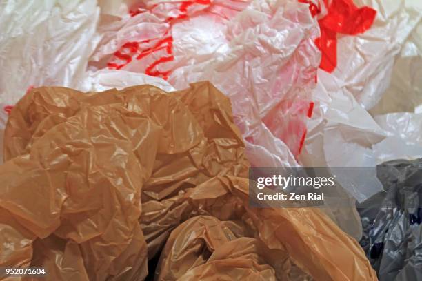 close-up of disposable plastic grocery bags - bolsa de plástico fotografías e imágenes de stock