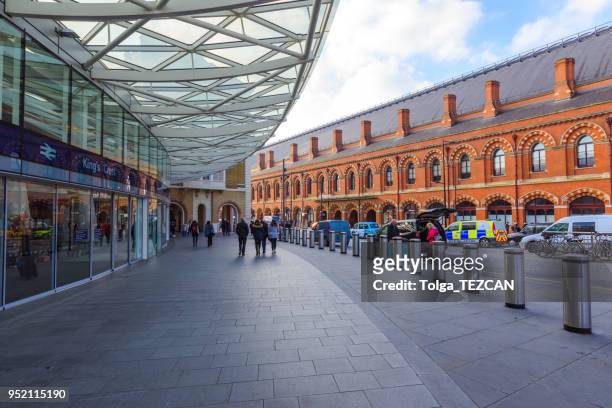kings cross st pancras railway station - cross st pancras eurostar station stock pictures, royalty-free photos & images