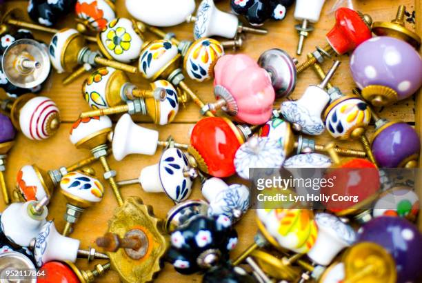colourful ceramic doorknobs for sale in marketplace - lyn holly coorg stock-fotos und bilder