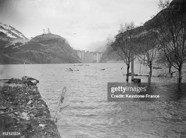 Vue Du Nouveau Barrage Hydro lectrique De Tignes France En 1952 News vue-du-nouveau-barrage-hydro-lectrique-de-tignes-france-en-1952-news