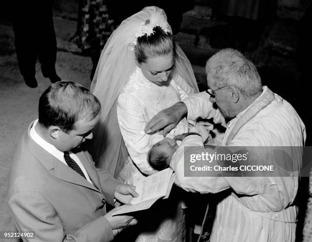 Mariage de Marie Mestrallet et Henri Dasse et baptême d'Eric Mestrallet, neveu et filleul de Marie Mestrallet au prieuré Notre-Dame à Ganagobie,...