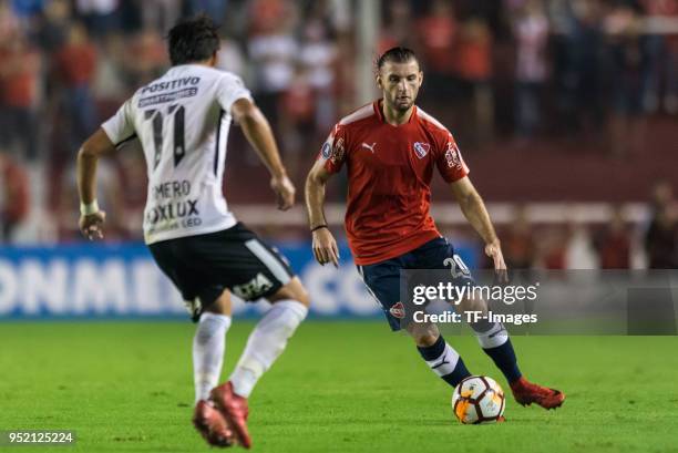 Gaston Silva of Independiente controls the ball during a Group 7 match between Independiente and Corinthians as part of Copa CONMEBOL Libertadores...