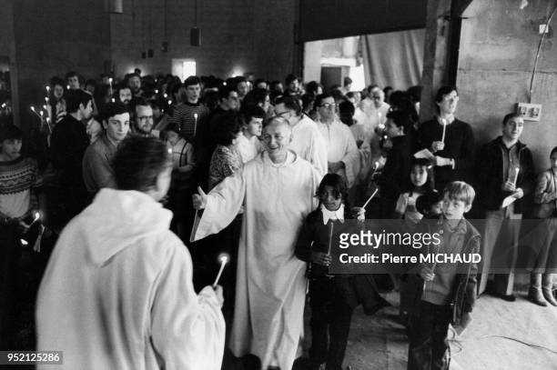 Le frère Roger SCHUTZ lors des cérémonies de Pâques à la communauté de TAIZE en Saône-et-Loire en 1979. Le frère Roger SCHUTZ lors des cérémonies de...