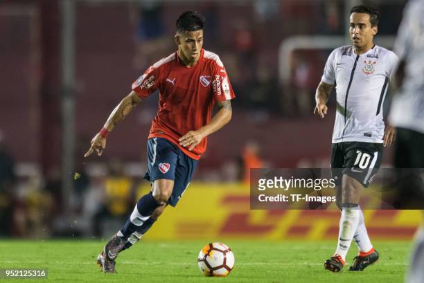 Maximiliano Meza of Independiente drives the ball during a Group 7 match between Independiente and Corinthians as part of Copa CONMEBOL Libertadores...