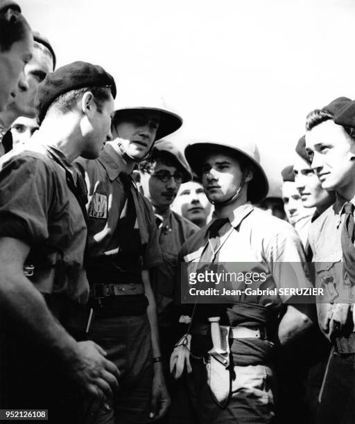 Rassemblement de 6000 jeunes dans un chantier de la jeunesse française, venus de France et d'Afrique du Nord, à Challes, France en août 1941.
