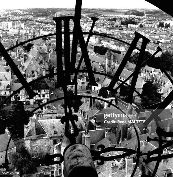 Vue du quartier de la Cité Plantagenêt du Mans depuis la cathédrale Saint-Julien, en 1962, dans la Sarthe, France.