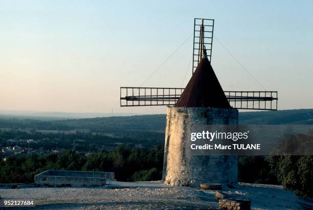 Le moulin d'Alphonse Daudet à Fontvieille, en septembre 1980, dans les Bouches-du-Rhône, France.