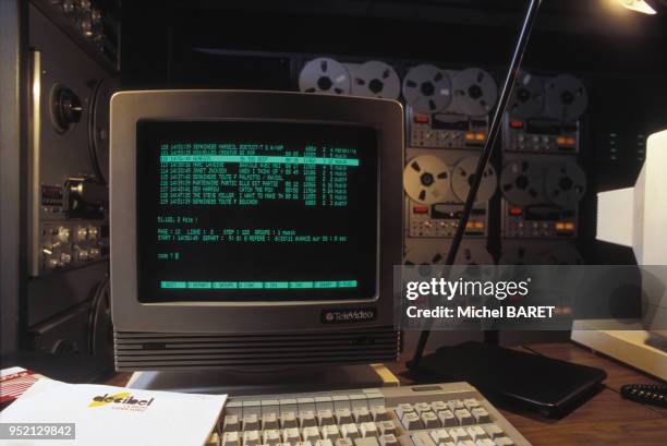 Studio de ?Radio Décibel? à Besançon, en janvier 1987, en Franche-Comté, France.