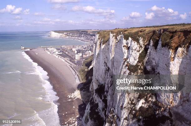 Les falaises de craie du Tréport, en septembre 1995, en Seine-Maritime, France.