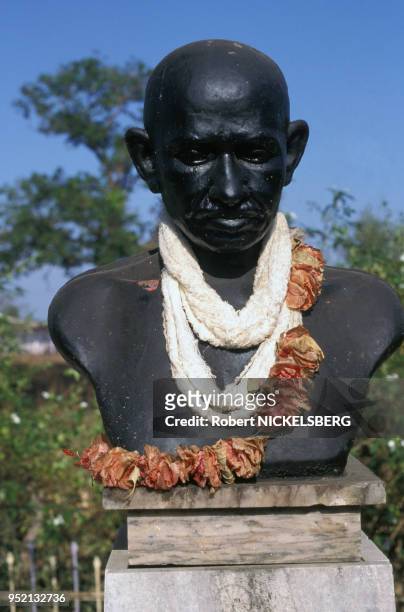 Buste de Mahatma Gandhi en février 1999 à Ahwa en Inde.